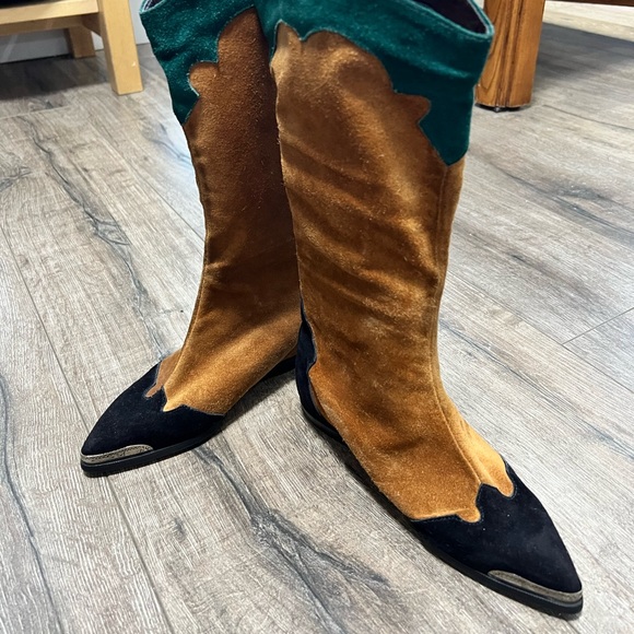 Gorgeous Soft Suede Brown Cowboy Boots With Teal and Black Details Size 6 - Picture 2 of 7